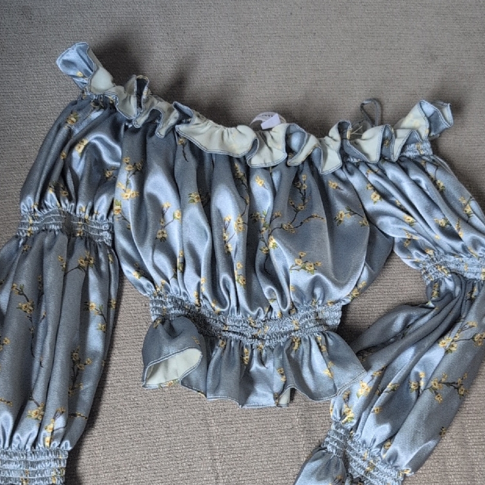 LAST CHANCE SELLING TO BUFFALO SOON Elegant Floral Off-Shoulder Crop Top - Blue